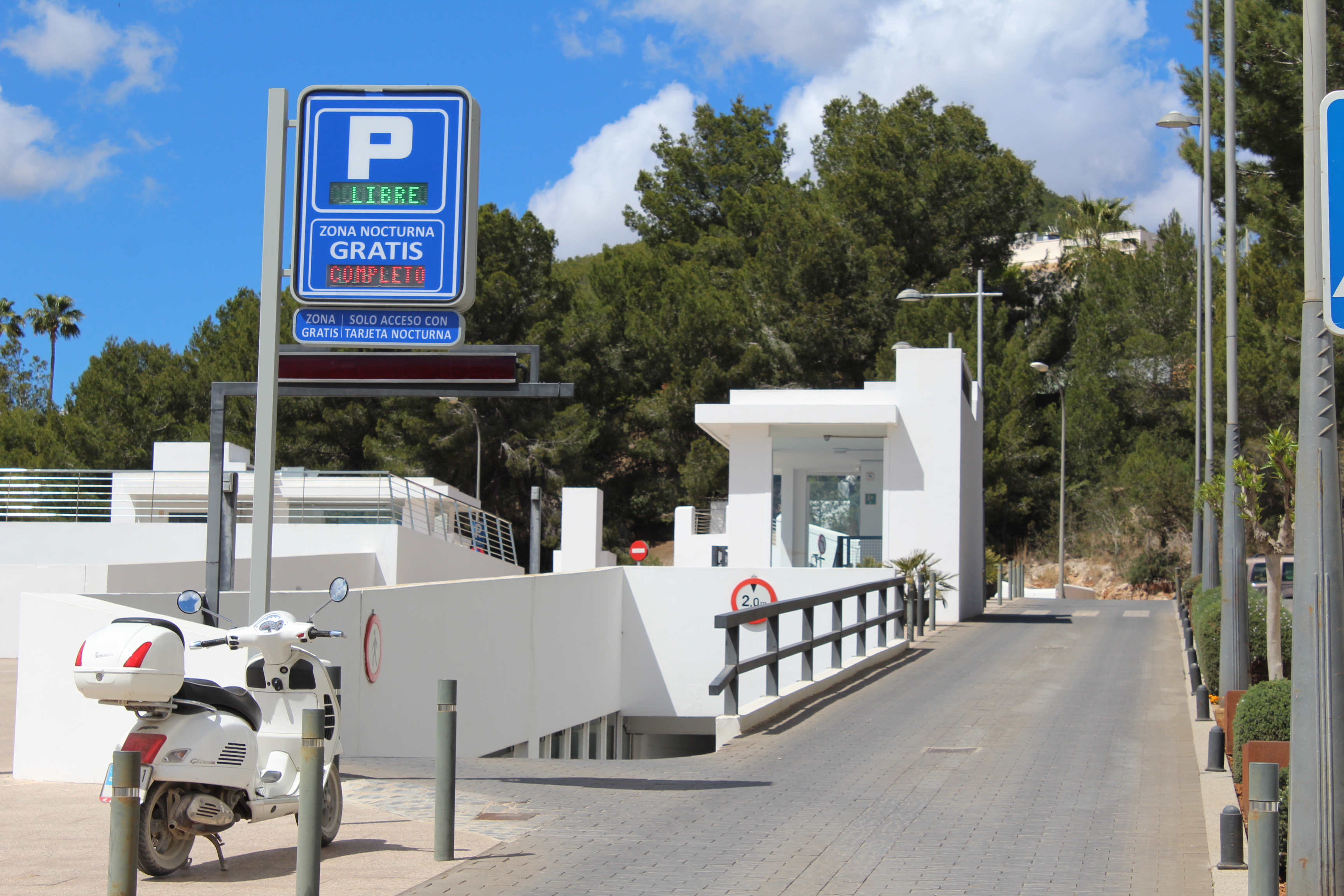 Parking subterráneo del paseo de la Paz