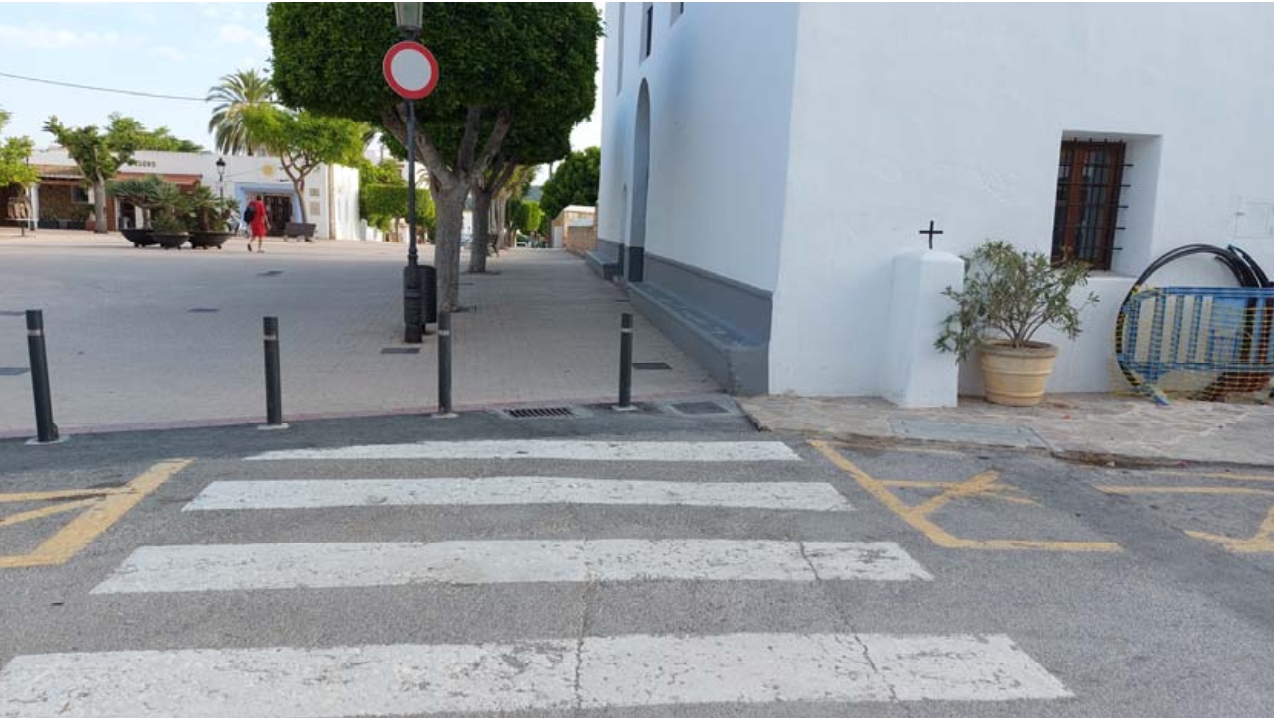 En licitació tres intervencions per millorar l'accessibilitat a Santa Gertrudis i dotar amb més ombra l'escoleta