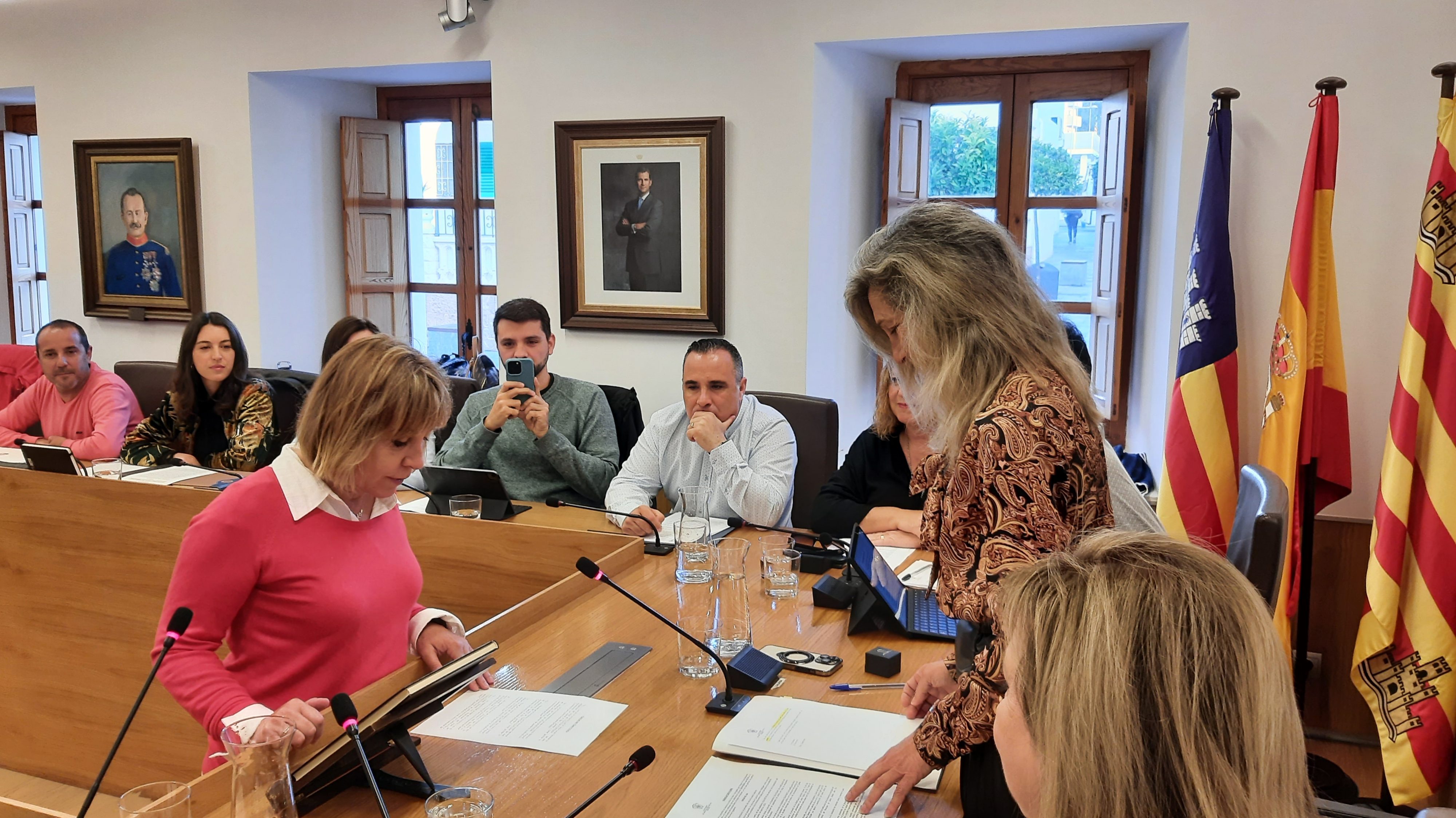 Aprovada una modificació urbanística que permetrà tenir 100 places d'aparcament enfront de la Biblioteca Municipal i més espai públic