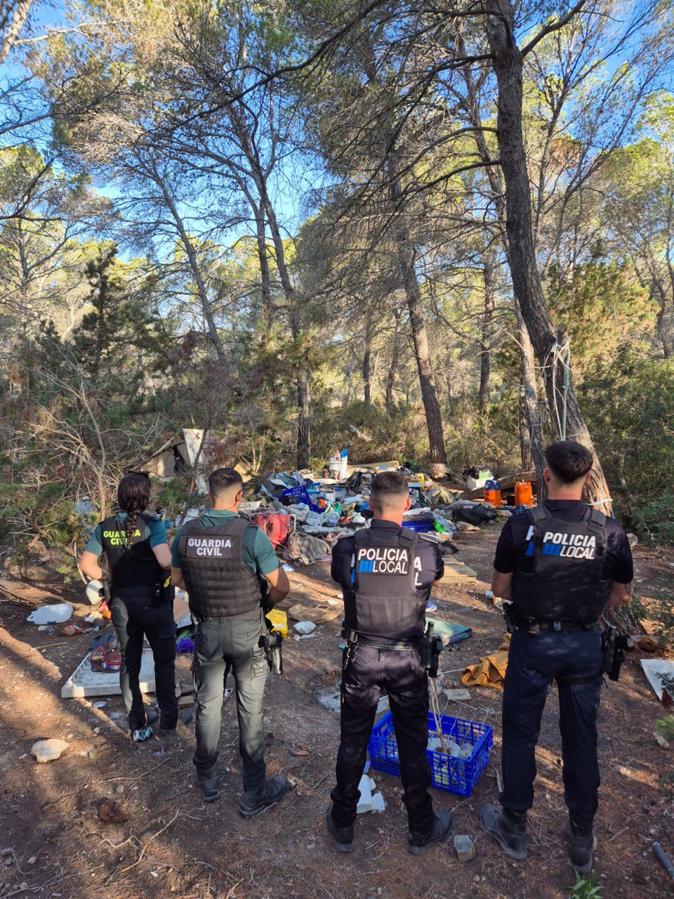Santa Eulària retira 3,5 tones de residus provocats per acampades il·legals en zones forestals