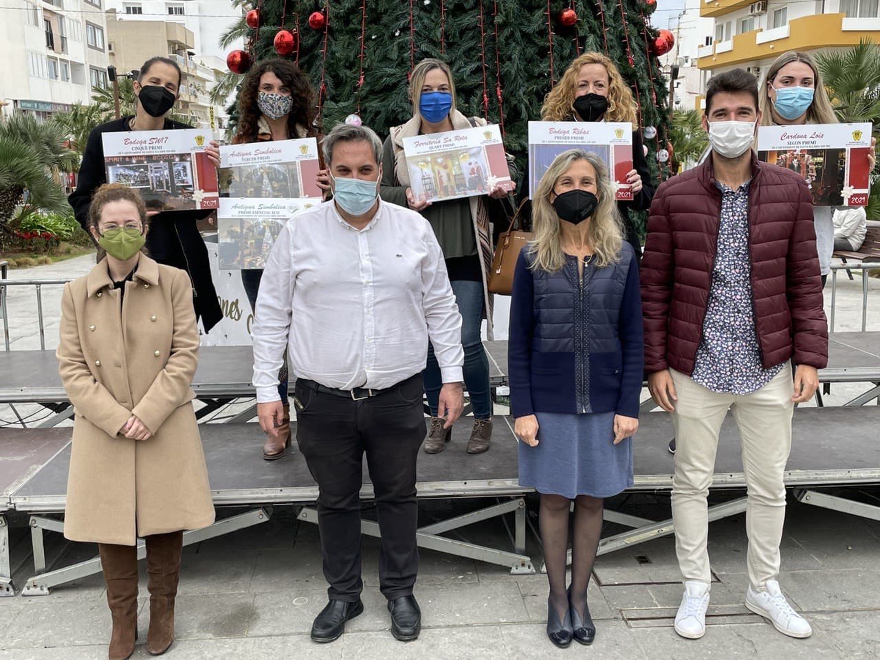 Bodega Ribas i Project Social, guanyadors del concurs d'aparadorisme i decoració nadalenca de Santa Eulària