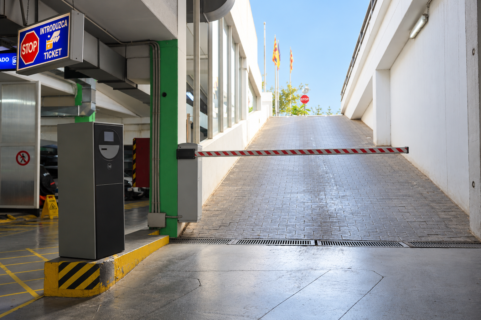 L'aparcament del Passeig de la Pau de Santa Eulària inicia la renovació dels seus sistemes d'accés i pagament