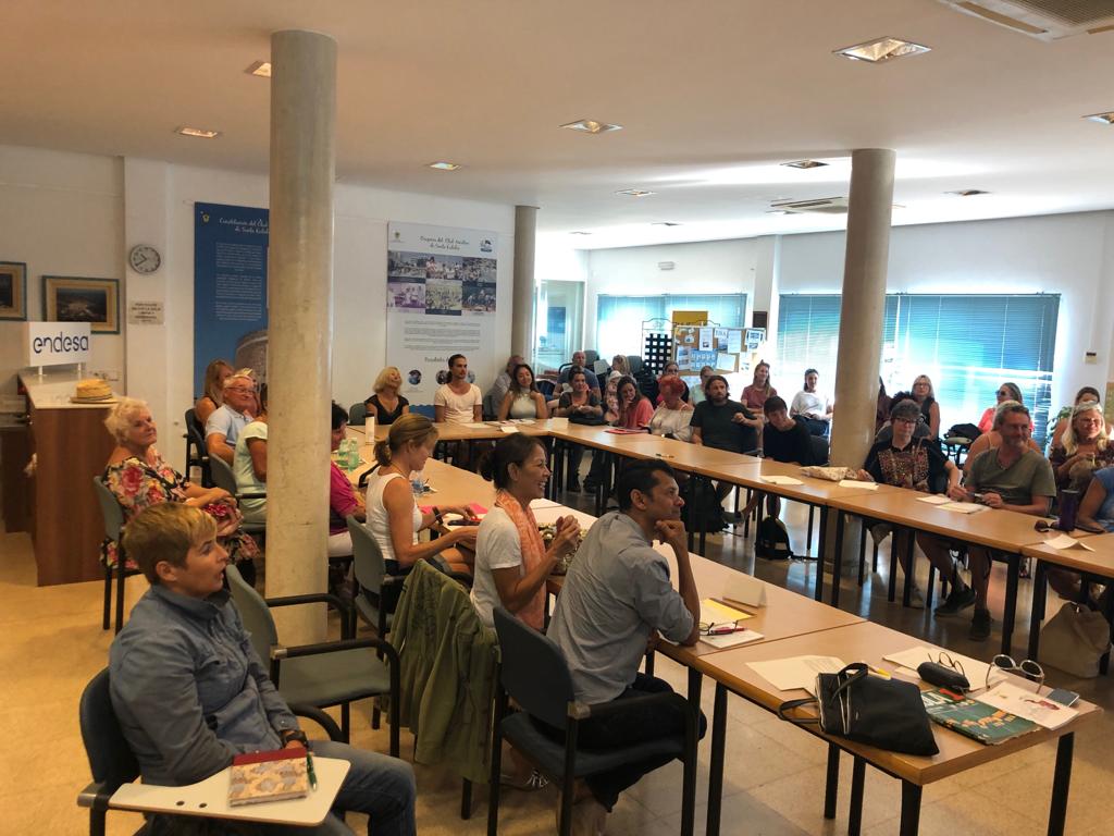 Santa Eulària ofereix cursos d'espanyol per a ciutadans de la Unió Europea residents en el municipi
