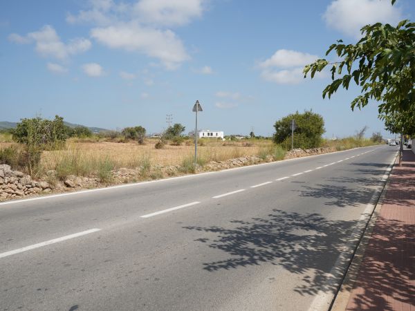 La cessió d'un terreny permetrà construir un tram de carril bici en l'entrada de Es Puig d’en Valls