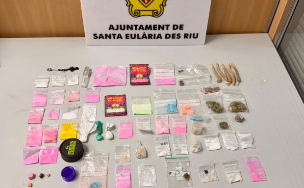La Policia Local de Santa Eulària aixeca 31 actes per tinença de drogues durant un operatiu en el tancament de discoteques