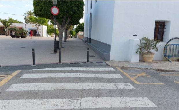 En licitació tres intervencions per millorar l'accessibilitat a Santa Gertrudis i dotar amb més ombra l'escoleta