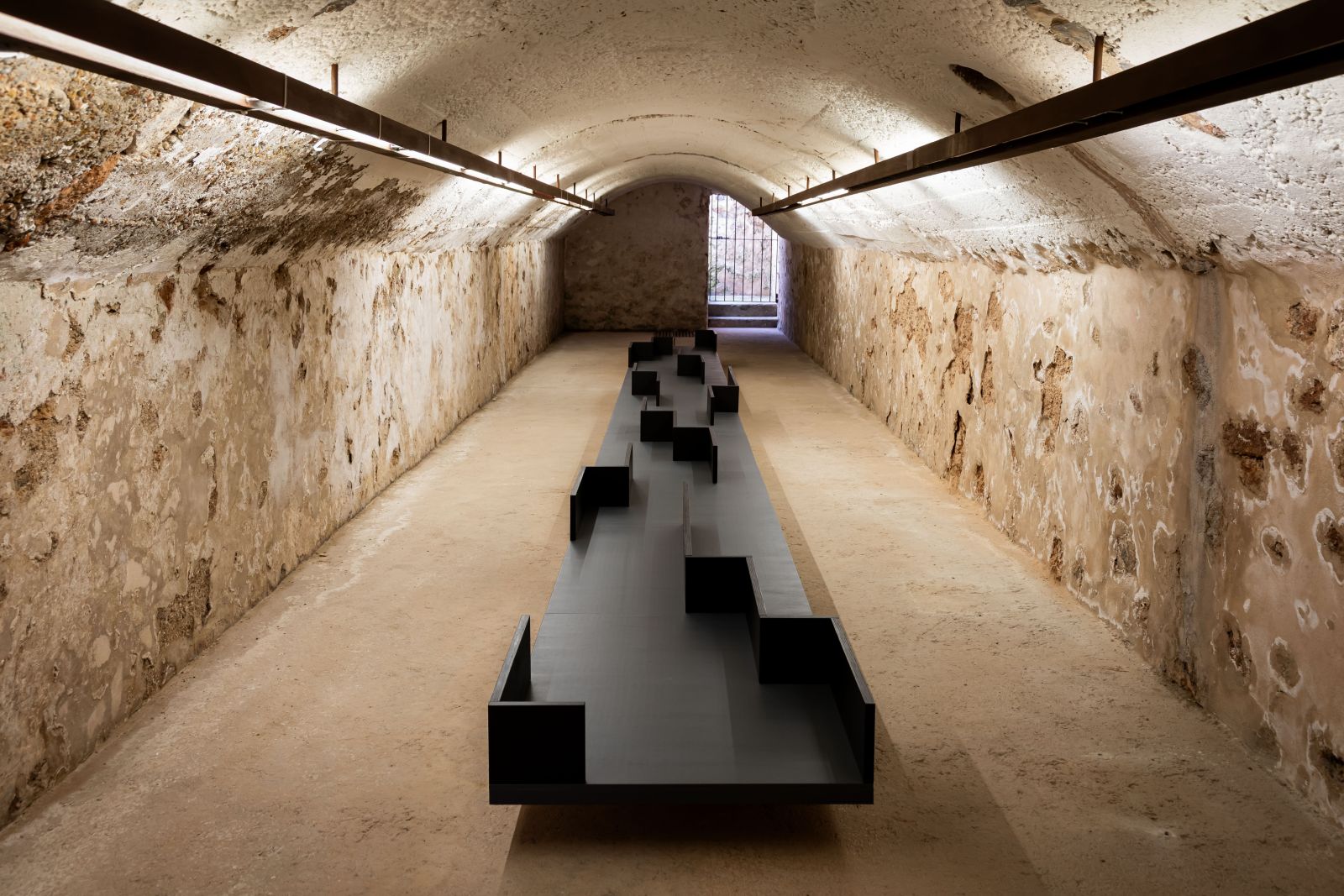 El refugi aeri de Santa Eulària des Riu acull la instal·lació site-specific ‘Interstici’, de Joan Canyelles
