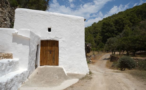 Santa Eulària des Riu i el Grup Atzaró culminen la restauració de la Font de Morna