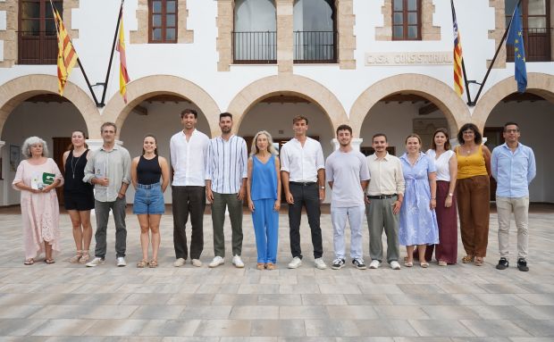 El Ajuntament de Santa Eulària des Riu incorpora cinc professionals menors de 30 en el marc del programa Oportunitats d’Ocupació per a persones Joves Qualificades en entitats locals 2026-2027