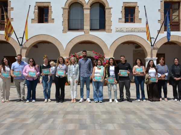 Santa Eulària activa una nova convocatòra d'ajudes per a facilitar el retorn als joves del municipi