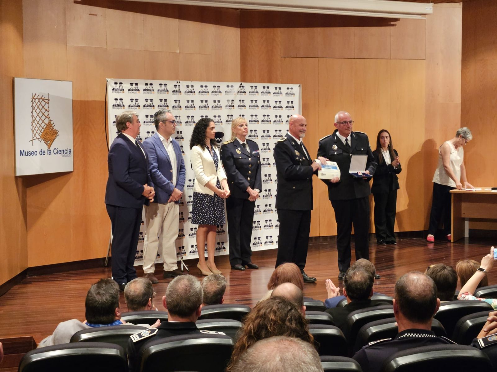 L'agent de la Policia Local de Santa Eulària, José Antonio Torres, rep a Valladolid una medalla nacional a la Seguretat Viària