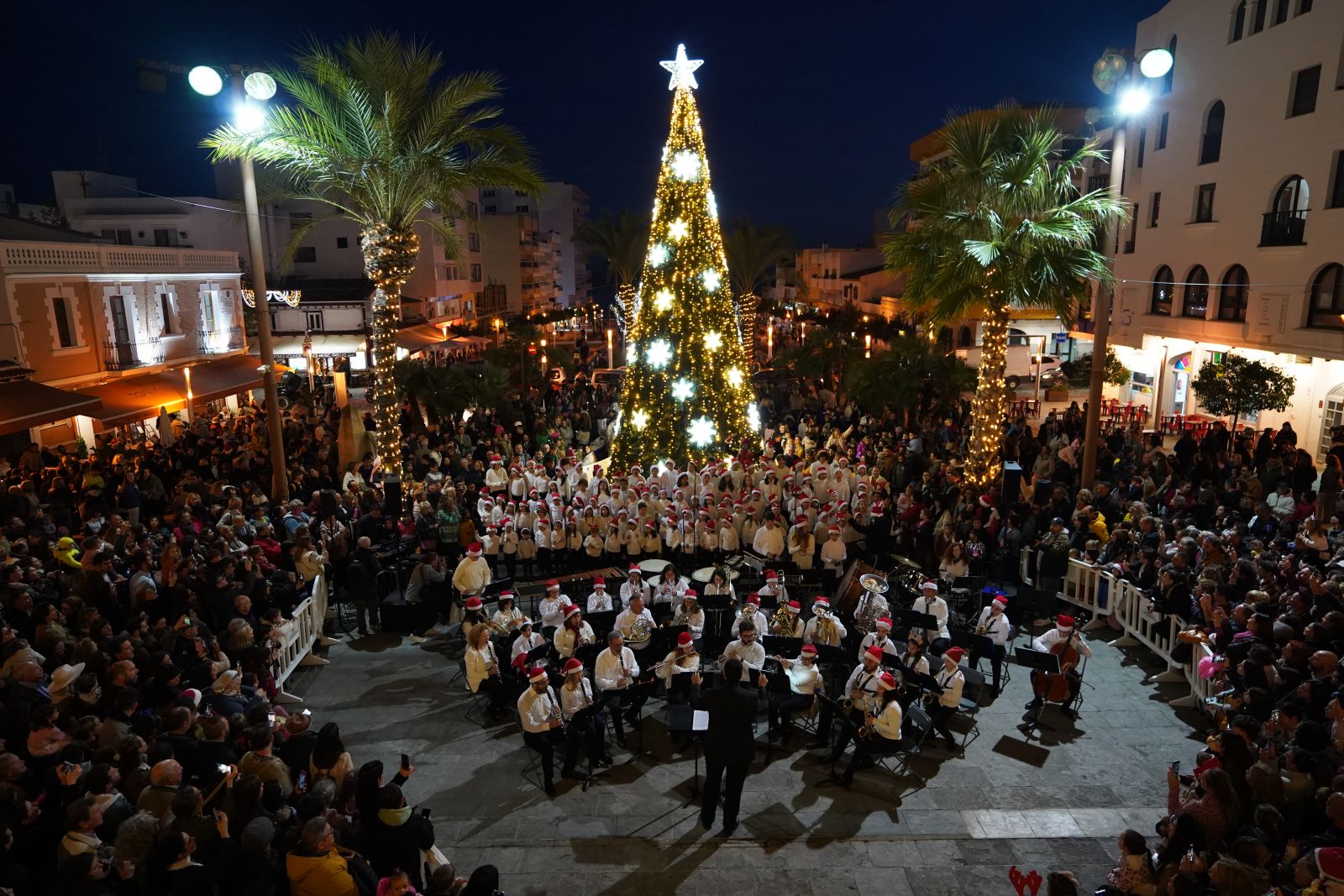 Más de medio millar de elementos luminosos darán la bienvenida a la Navidad en Santa Eulària