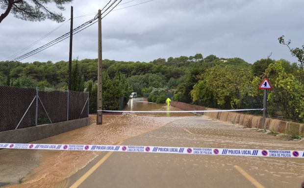 Cortes de tráfico por las lluvias en Santa Eulària