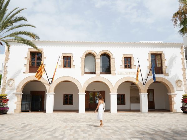 Santa Eulària resuelve los dos primeros expedientes urbanísticos mediante una EPCU