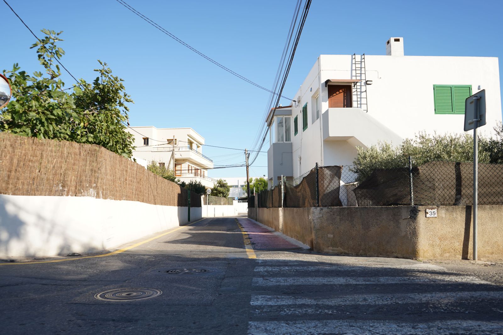 S'inicien les obres al carrer Nord de Puig d'en Valls per a millorar la seguretat de vianants