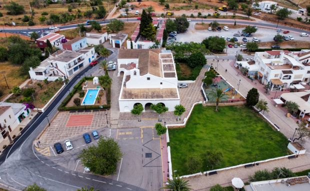 Adjudicada la conversió en zona de vianants i millora de la plaça de Sant Carles de Peralta