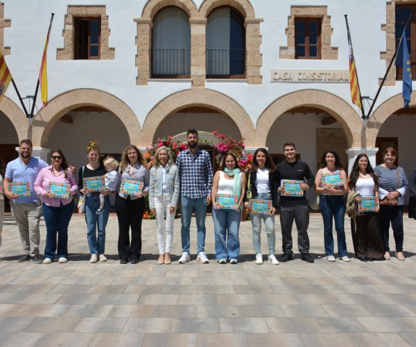 Santa Eulària activa una nova convocatòra d'ajudes per a facilitar el retorn als joves del municipi