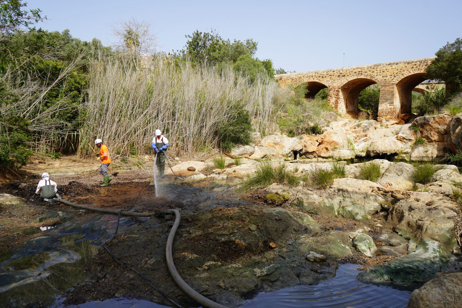 El Ajuntament de Santa Eulària pone en marcha los trabajos de limpieza del río y de la Font d’en Lluna
