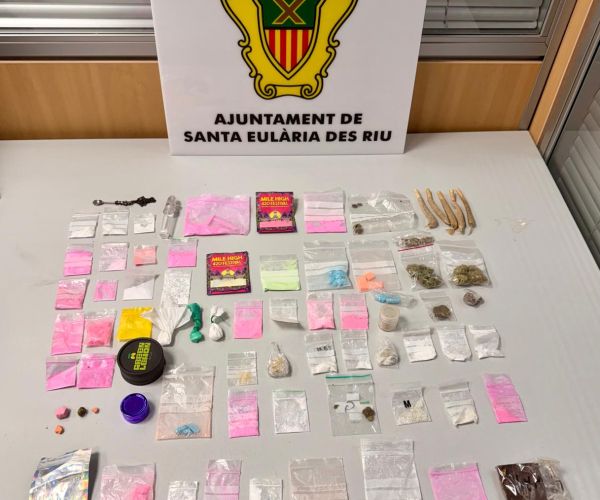 La Policia Local de Santa Eulària aixeca 31 actes per tinença de drogues durant un operatiu en el tancament de discoteques
