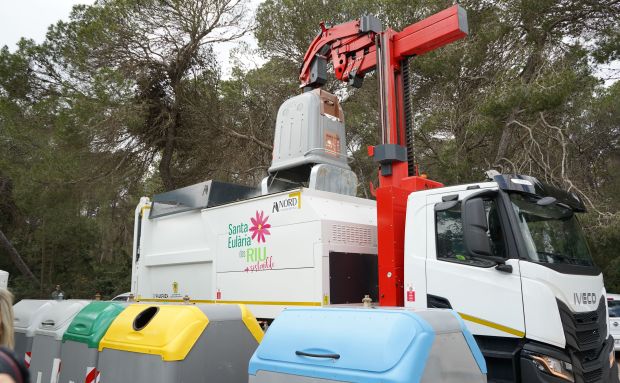 El programa d'explotació del contracte de recollida de residus, neteja viària i gestió de platges de Santa Eulària per a 2026 augmentarà gairebé 600.000 euros en nous serveis