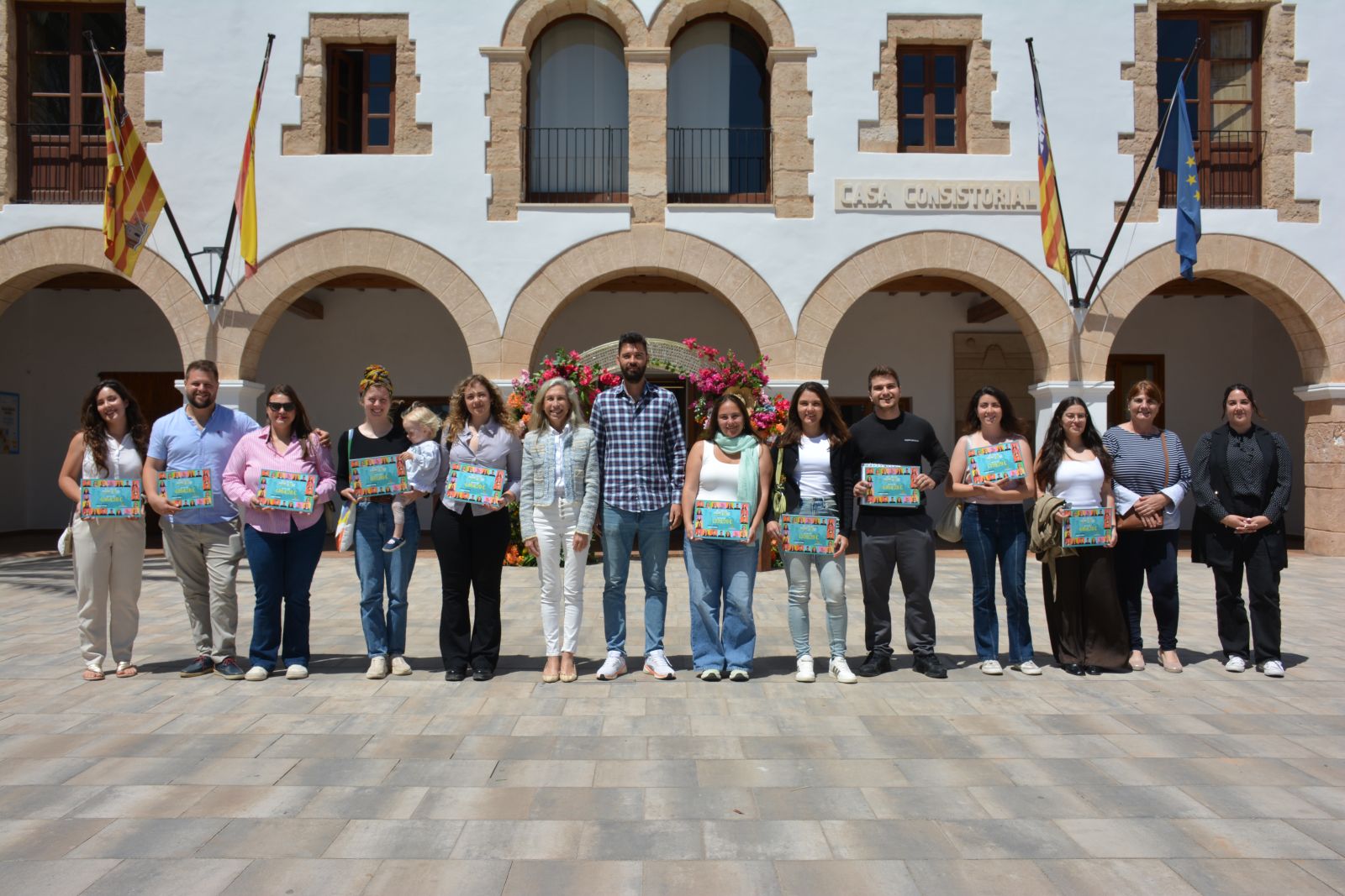 Santa Eulària activa una nova convocatòra d'ajudes per a facilitar el retorn als joves del municipi