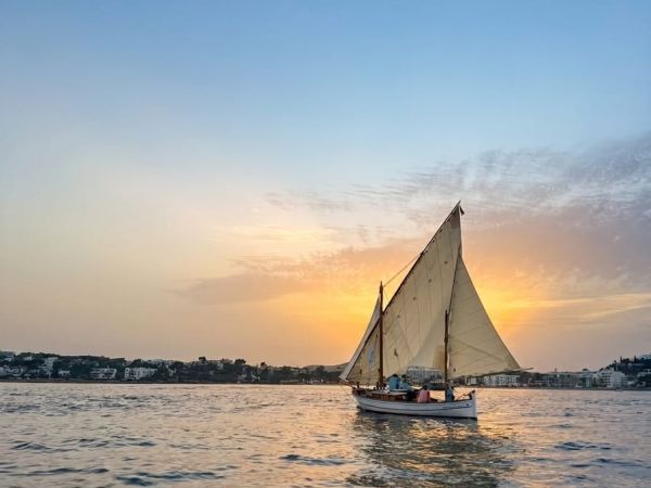Santa Eulària convida a descobrir la vela llatina amb tallers de navegació tradicional