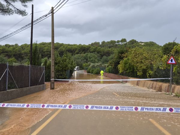 ‘Adam’ deixa inundacions en habitatges, arbres caiguts i talls de carreteres a Santa Eulària