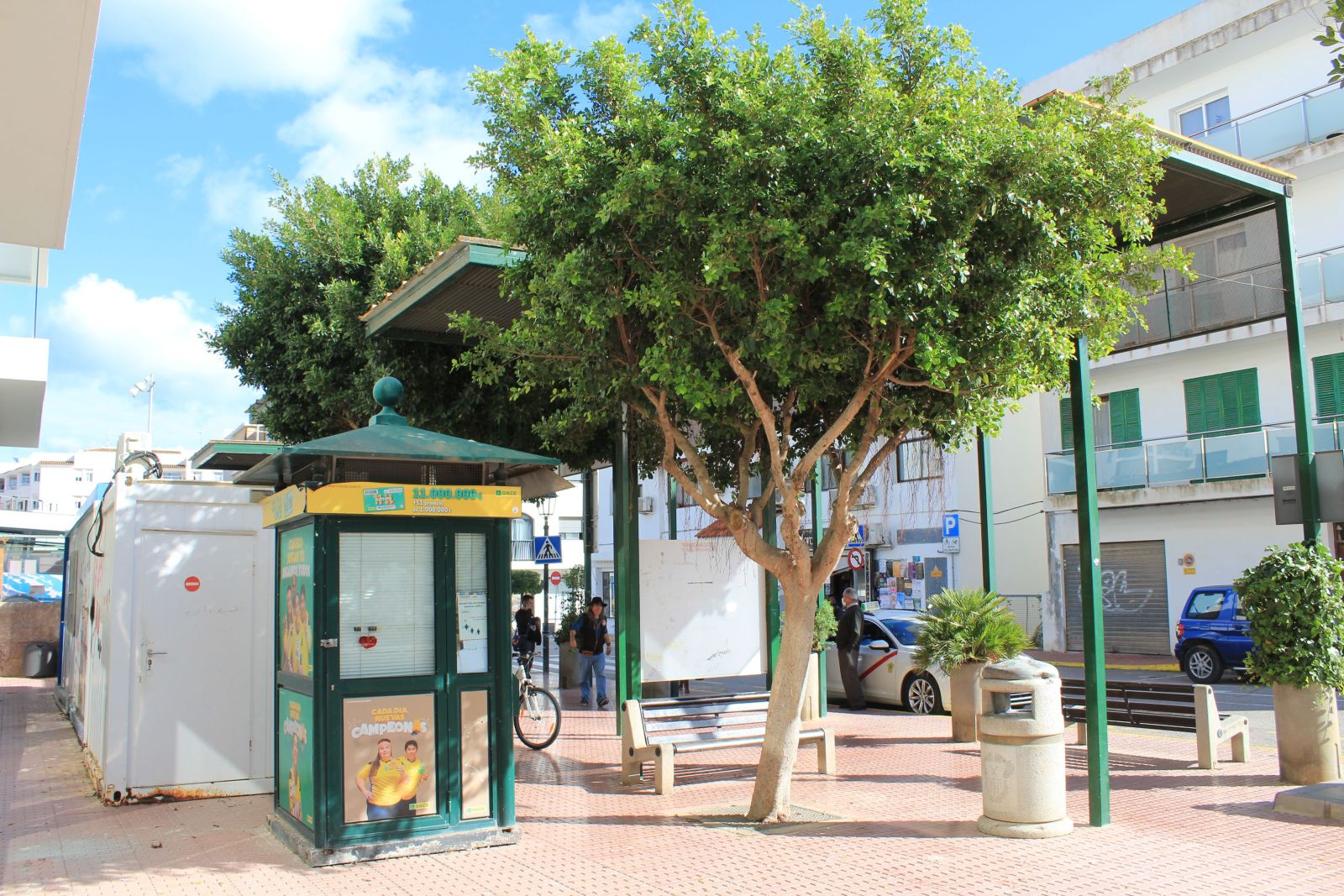 Surten a licitació les obres per eliminar barreres arquitectòniques i renovar les zones de venda de tiquets i d'espera de la parada d'autobús de Santa Eulària