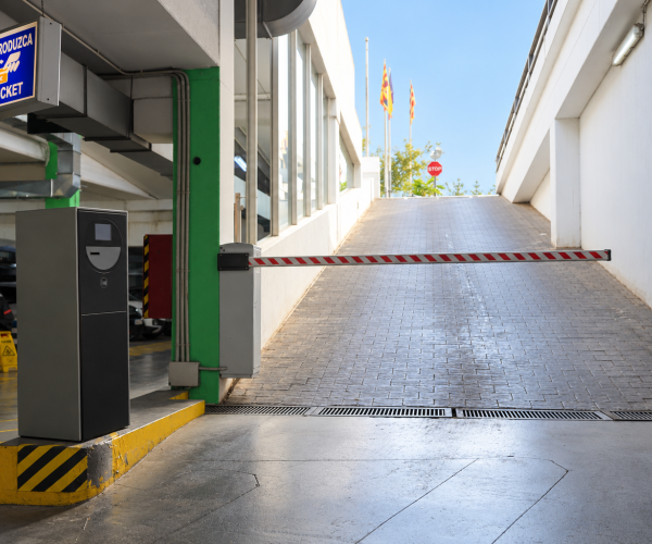 L'aparcament del Passeig de la Pau de Santa Eulària inicia la renovació dels seus sistemes d'accés i pagament