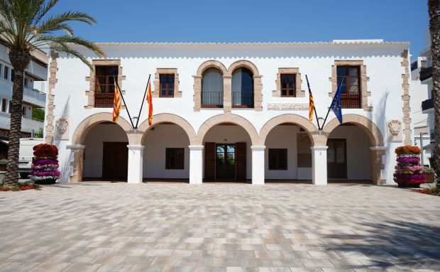 Santa Eulària aprova una proposta de sanció de 37.000 euros per llogar un habitatge turísticament en la zona d'Arabí de Dalt a l'estiu de 2025