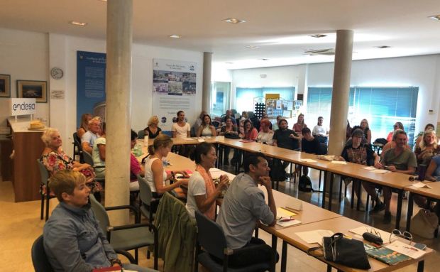Santa Eulària pone en marcha una nueva edición de los cursos de castellano para residentes europeos