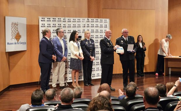 L'agent de la Policia Local de Santa Eulària, José Antonio Torres, rep a Valladolid una medalla nacional a la Seguretat Viària