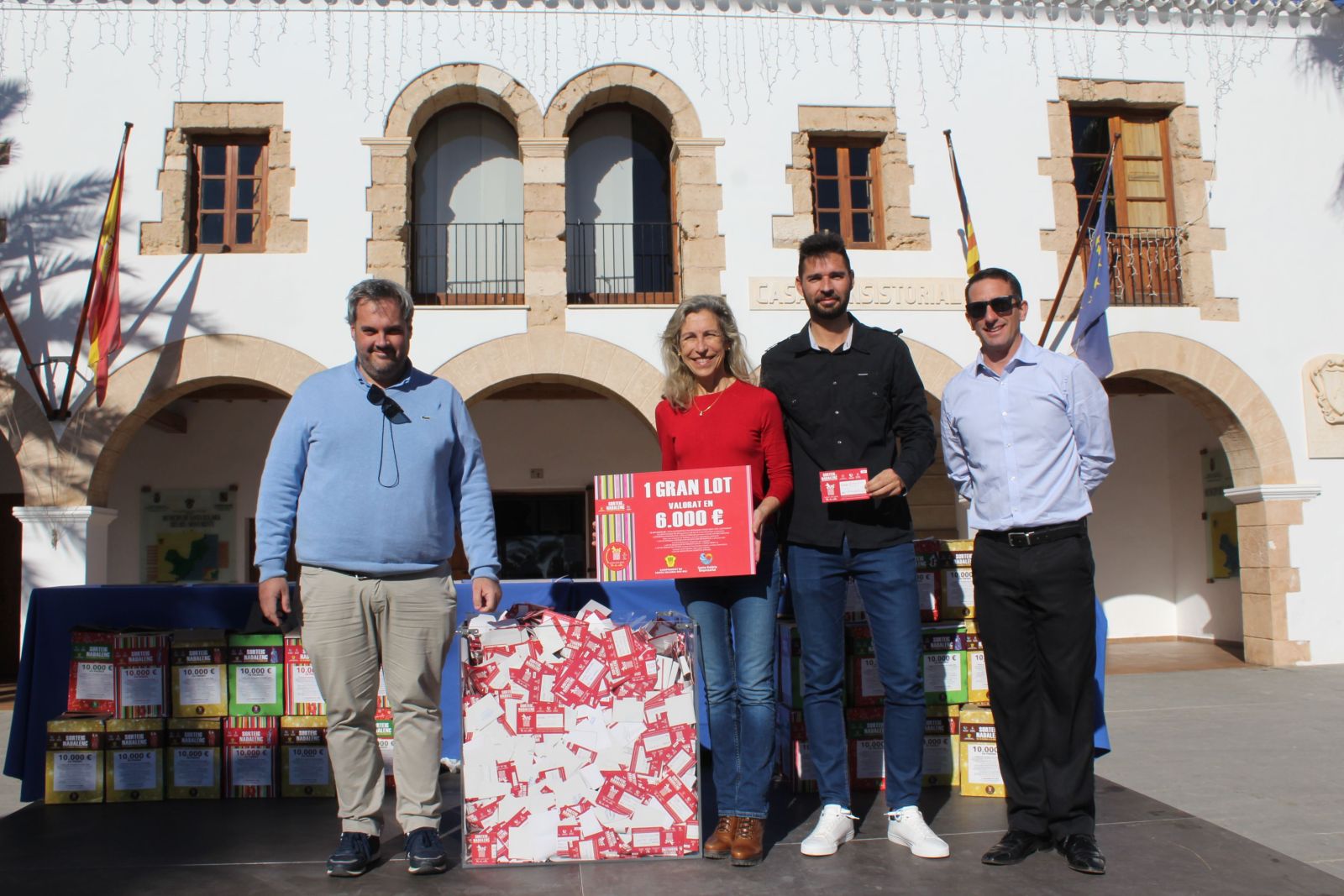 Massimiliano Frangini és el guanyador de la cistella valorada en 6.000 euros que inclou un sopar en un 'Estrella Michelín' de la campanya de promoció del comerç local