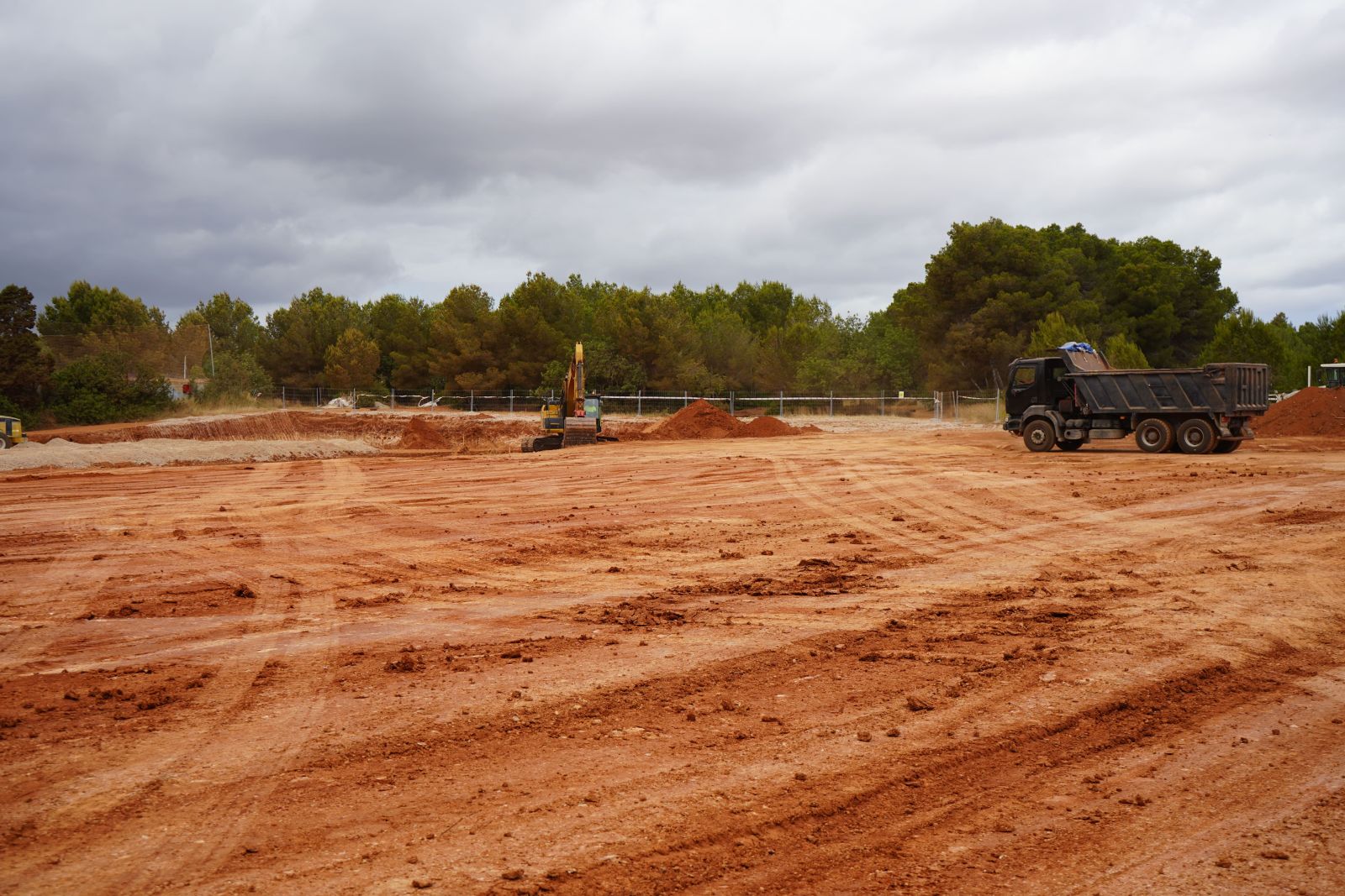 Arrancan las obras del segundo campo de futbol de Santa Eulària