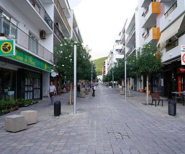 Santa Eulària inicia la reparación del adoquinado de Isidoro Macabich y avanza en el asfaltado del Camí des Fil