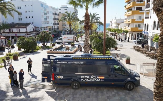 El servei mòbil d'expedició de DNI i passaport de la Policia Nacional es trasllada al centre de Santa Eulària
