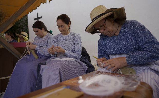 La Feria Artesanal vuelve a llenar este domingo el Puig de Missa de productos tradicionales, de proximidad y artesanía