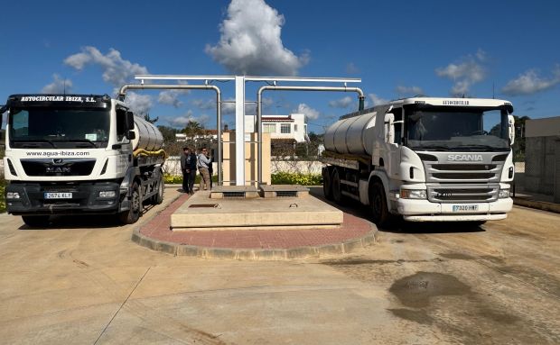Santa Eulària des Riu i ABAQUA promouen l'ús del dispensador d'aigua dessalada situat en el municipi