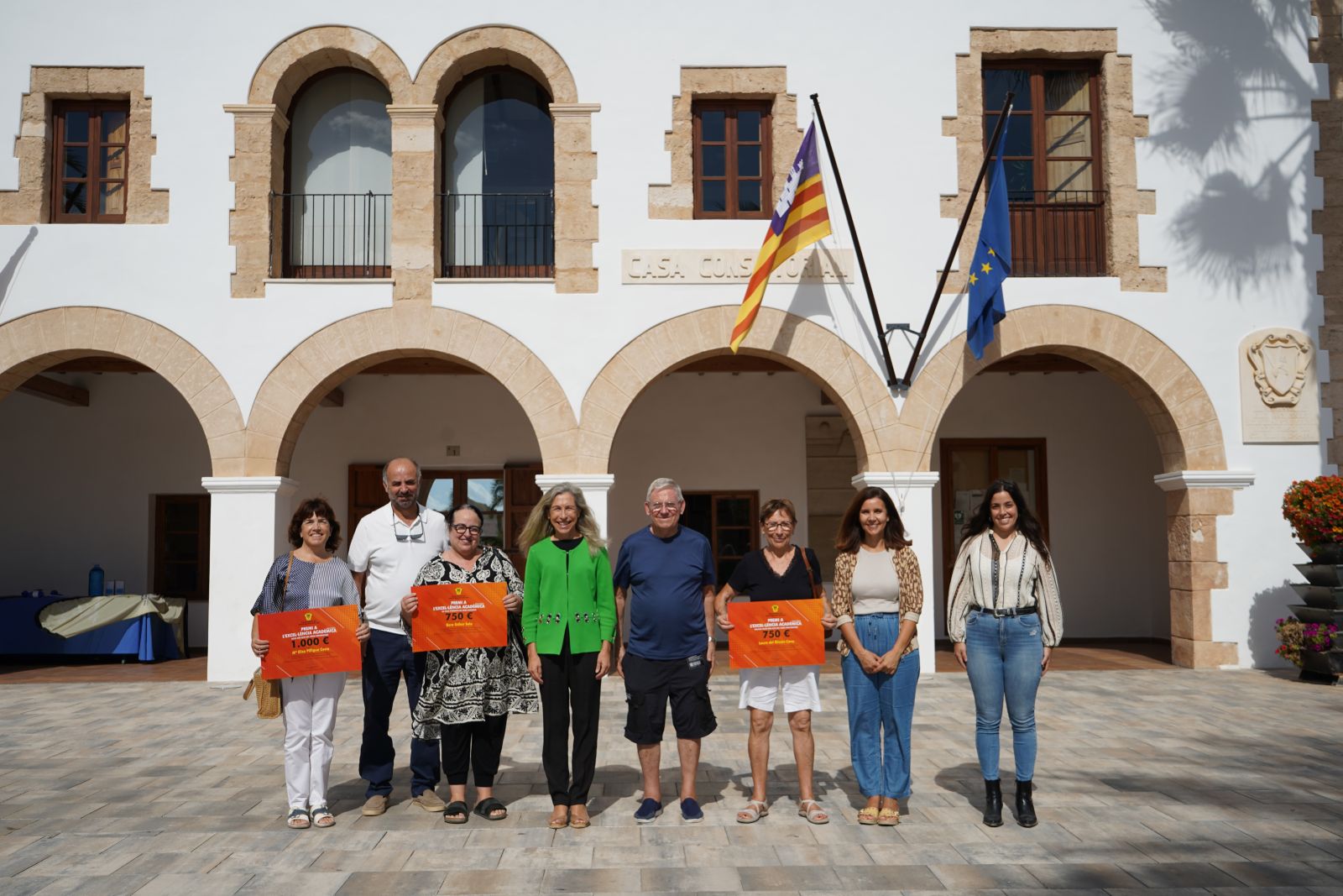 Santa Eulària premia l'excel·lència acadèmica dels seus joves talents