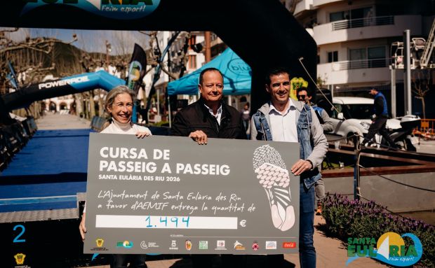 Santa Eulària destina 1.494 euros a l'associació AEMIF, recaptats en la XXX Cursa Passeig a Passeig