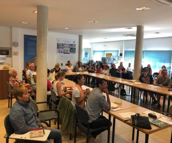 Santa Eulària ofereix cursos d'espanyol per a ciutadans de la Unió Europea residents en el municipi